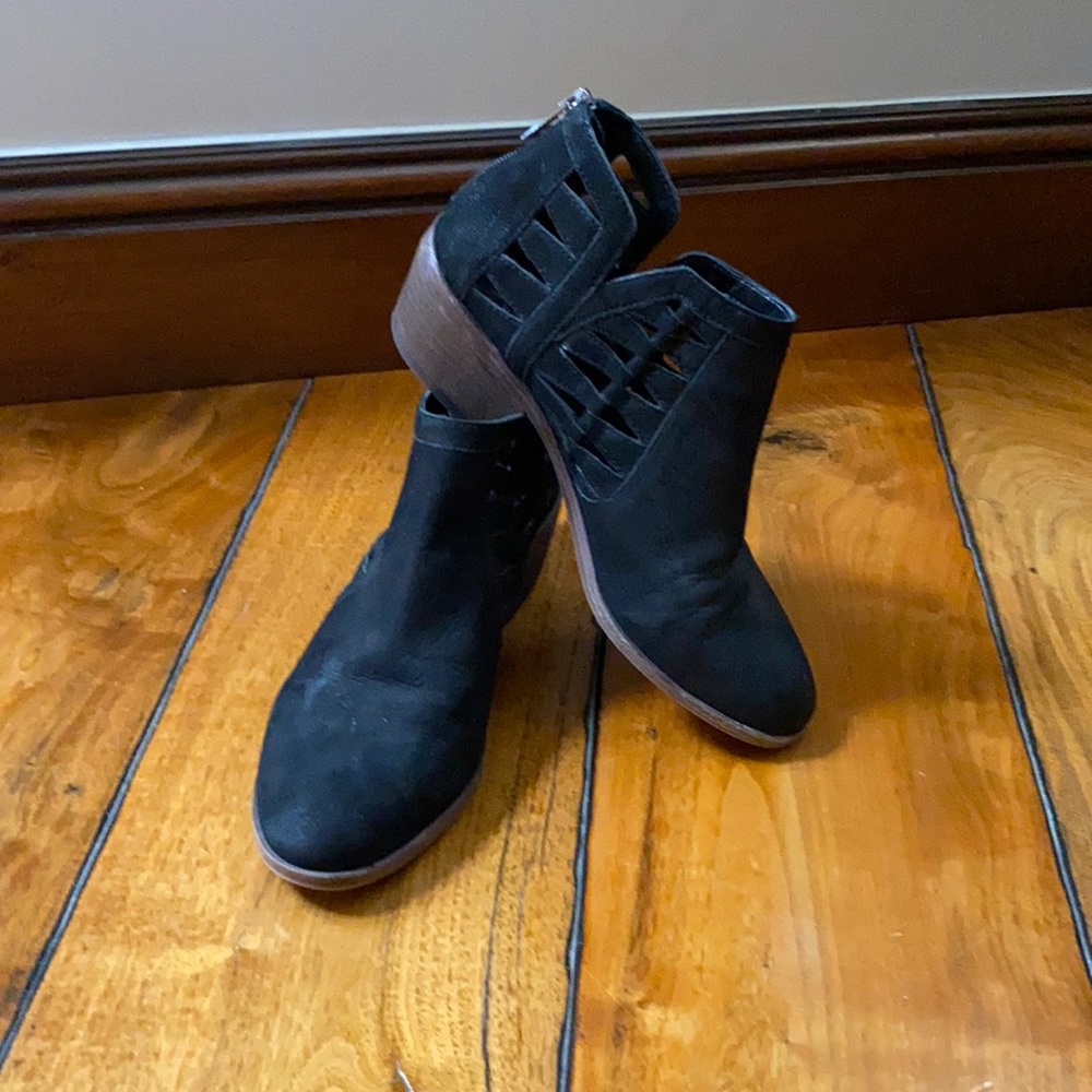 Size 7 Vince Camuto booties. Lightly worn